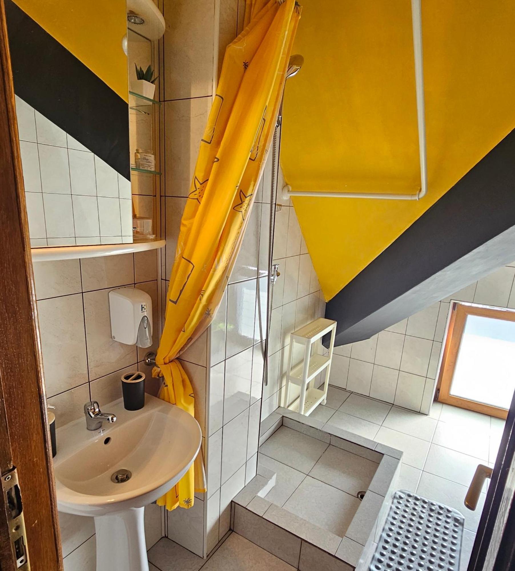 Apartment Zarnesti City Centre Vmp Free Parking Δωμάτιο φωτογραφία